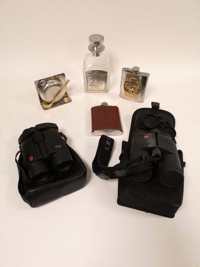 LEICA
2 pairs of binoculars :
- 10 x 42 BA....