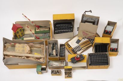 JEP
Set of 16 O-scale accessories including:
-2...