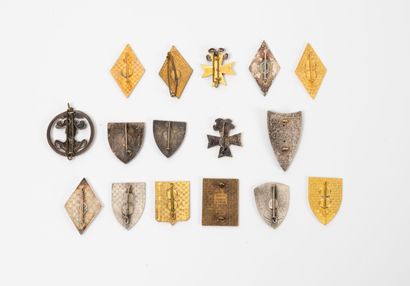 FRANCE
Lot of 16 enameled metal badges, including...