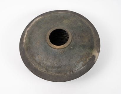 Vase.
Ceramic.
17 x 36 cm.
Firing defect...