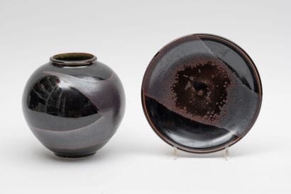 Charles HAIR (1955)
Vase and deep dish.
Enameled...