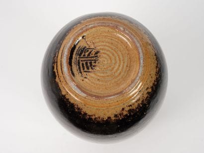 Vase.
Enameled stoneware.
Signed on reverse.
H....
