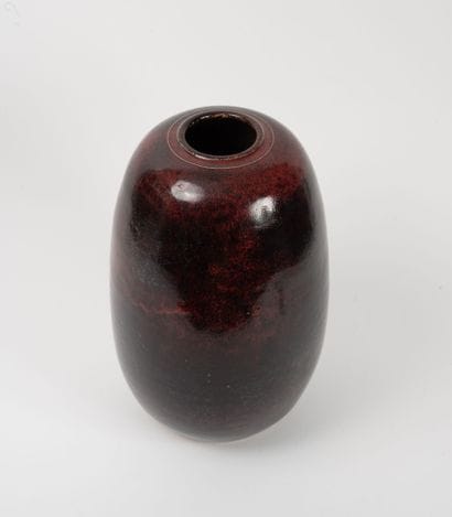 Vase.
Enameled stoneware.
Signed on reverse.
H....