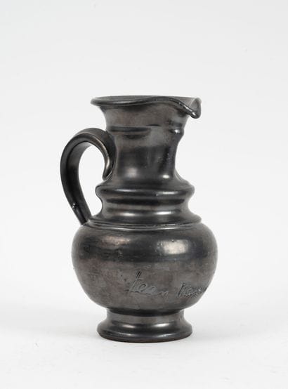 Jean MARAIS (1913-1998)
Pitcher.
In black...