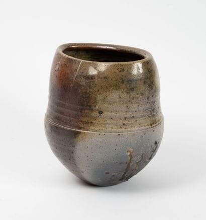 Vase.
Enameled stoneware.
H. 23 cm.
Minor...