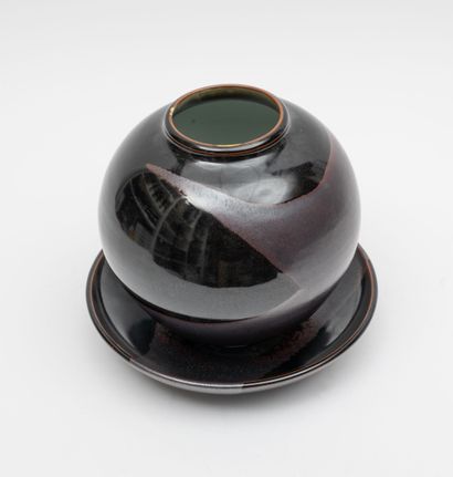 Charles HAIR (1955)
Vase and deep dish.
Enameled...