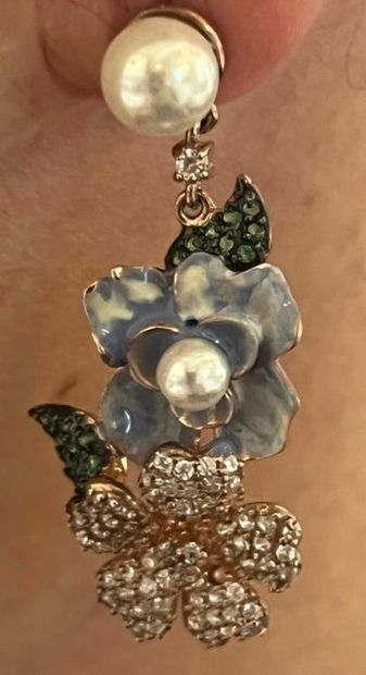 Boucles d'oreille en vermeil émaux, perles...