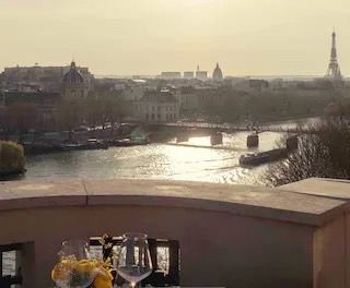 Déjeuner pour deux personnes au restaurant...