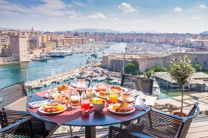 Une nuit, petit-déjeuner inclus, au Sofitel...