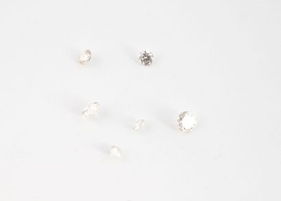 Lot of six small diamonds on brilliant-cut...