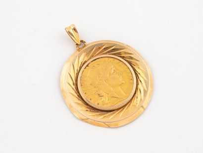 Yellow gold (750) pendant with stylized leaves...