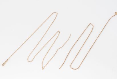 Chain debris in yellow gold (750). 
Total...