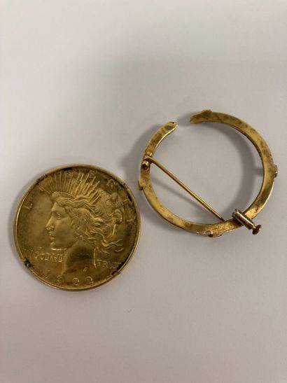ETATS UNIS 
One silver (min. 800) dollar...