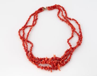 Necklace with three rows of red coral sticks...
