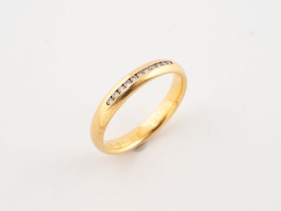 Wedding band in yellow gold (750) set with...