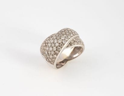 Three-ring ring in white gold (750) set with...