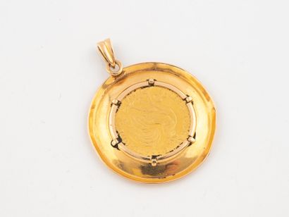 Yellow gold (750) pendant with stylized leaves...
