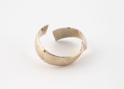 Debris from a white gold wedding band.
Weight:...