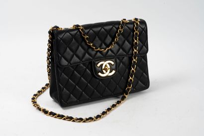 CHANEL
Sac bandoulière Timeless Jumbo en...