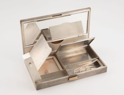 André COL
Minaudière en argent (800)à décor...