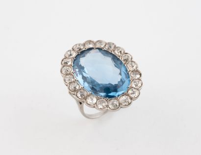 Importante bague marguerite en or gris (750)...
