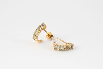 Paire de boucles d'oreilles en or jaune (750)...