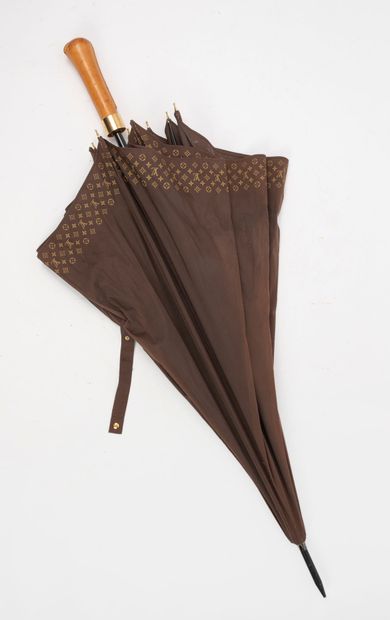 Louis VUITTON
Canvas umbrella with Monogram...