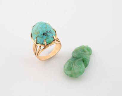 Bague en filins d'or jaune (750) et cabochon...
