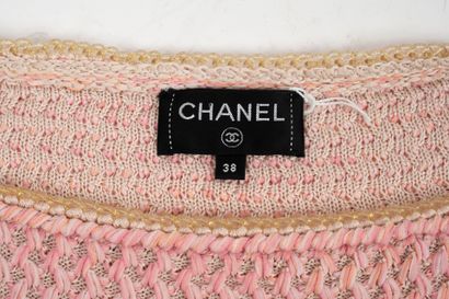 CHANEL 
Robe en maille rose sans manche à...