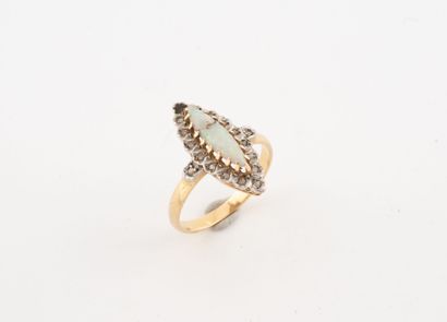Bague marquise en ors (750) jaune et gris...