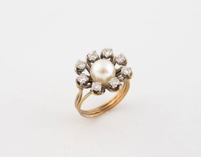 Bague en filins d'or jaune (750) ornée d'une...