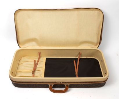 Louis Vuitton
Squash case in Monogram canvas...
