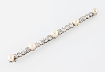 Broche barrette platine (850) sertie de diamants...