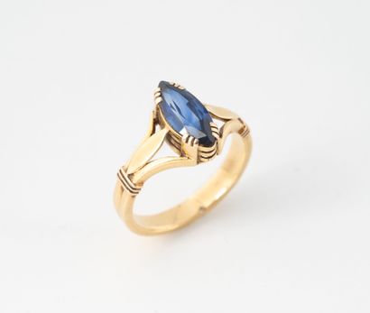 Bague en or jaune (750) à deux bandeaux,...