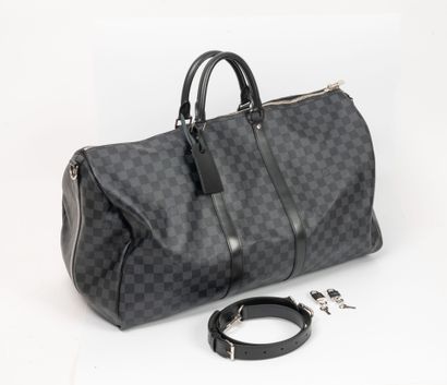 LOUIS VUITTON, Keepall Bandoulière
Travel...