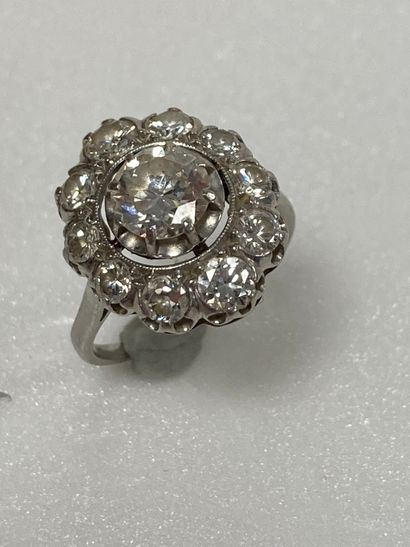 Bague marguerite en platine (850) ornée de...
