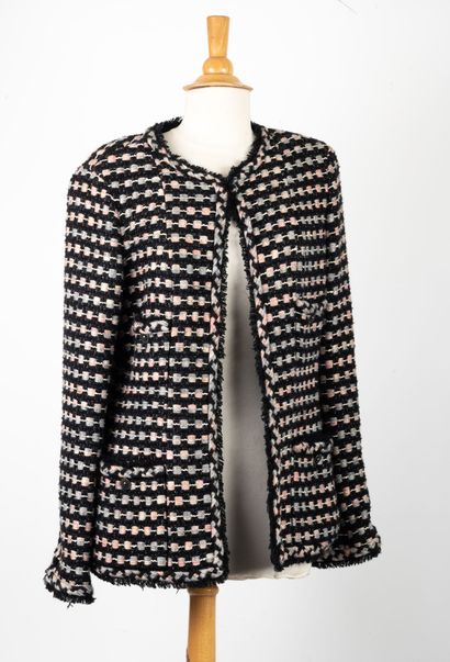 CHANEL, Paris 
Tailleur en tweed gris et...
