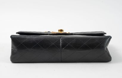 CHANEL
Sac bandoulière Timeless Jumbo en...
