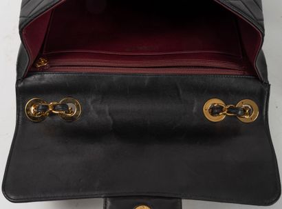 CHANEL
Sac bandoulière Timeless Jumbo en...