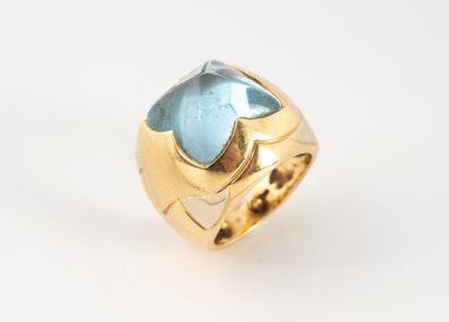 Bague chevalière en or jaune (750) gravée...