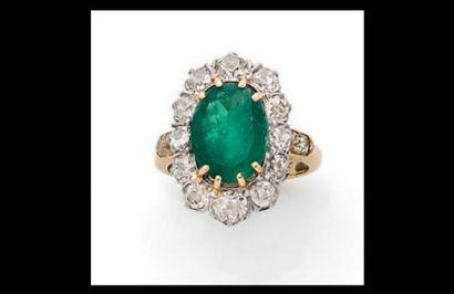 Belle bague marguerite ovale en or jaune...