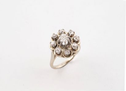 Bague marguerite en or gris (750) et platine...