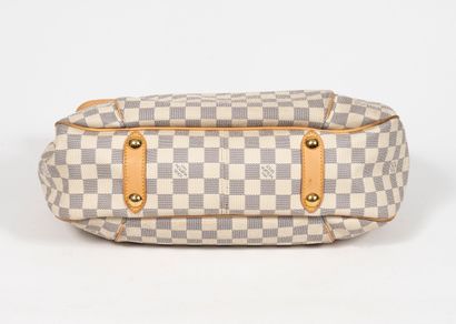 Louis VUITTON, Paris
Galliera lady's bag...