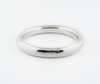 Bracelet jonc en argent (800). 
Poids : 47.7...