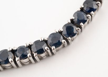 Bracelet ligne en argent (min. 800) orné...