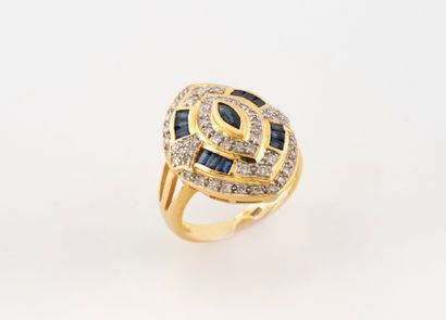 Bague en or jaune (750) de forme navette...