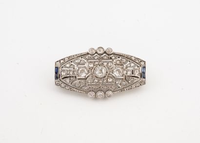 Petite broche plaque en or gris (750) et...