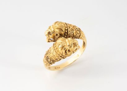 Dans le goût de Lalaounis
Bague en or jaune...
