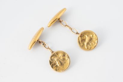 Paire de boutons de manchettes en or jaune...