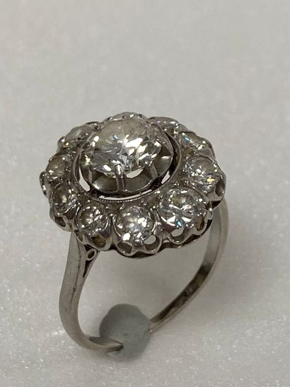 Bague marguerite en platine (850) ornée de...